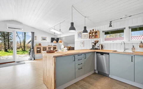 Ottilie - 350M to the Fjord: Keuken, Flooring, Countertop, Toestel Van De Keuken, Interieur Ontwerp, Cabinetry, Major Appliance, Verdieping, Meubilair, Plafond