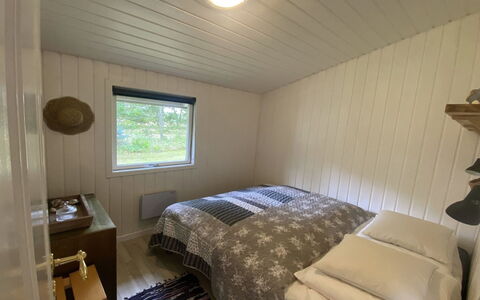 Ottilie - 350M to the Fjord: Hout, Slaapkamer, Flooring, Verdieping, Bed, Laken, Bedding, Plafond, Interieur Ontwerp, Bed Frame