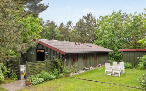 Gail - 400M to the Fjord: Meubilair, Interieur Ontwerp, Flooring, Hout, Verdieping, Plafond, Houten Vloer, Stoel, Tafel, Verlichting