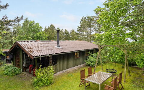 Gail - 400M to the Fjord: Meubilair, Interieur Ontwerp, Flooring, Hout, Verdieping, Plafond, Houten Vloer, Stoel, Tafel, Verlichting
