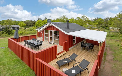 Halla - 200M to the Fjord: Meubilair, Interieur Ontwerp, Flooring, Hout, Verdieping, Plafond, Houten Vloer, Stoel, Tafel, Verlichting