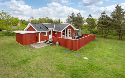 Halla - 200M to the Fjord: Meubilair, Interieur Ontwerp, Flooring, Hout, Verdieping, Plafond, Houten Vloer, Stoel, Tafel, Verlichting