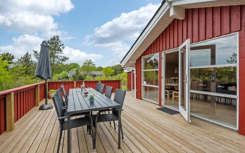 Halla - 200M to the Fjord: Meubilair, Interieur Ontwerp, Flooring, Hout, Verdieping, Plafond, Houten Vloer, Stoel, Tafel, Verlichting