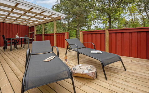 Halla - 200M to the Fjord: Meubilair, Interieur Ontwerp, Flooring, Hout, Verdieping, Plafond, Houten Vloer, Stoel, Tafel, Verlichting
