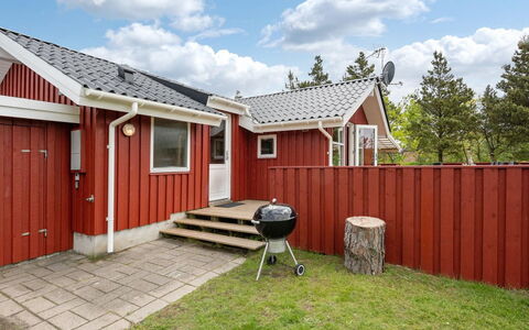 Halla - 200M to the Fjord: Meubilair, Interieur Ontwerp, Flooring, Hout, Verdieping, Plafond, Houten Vloer, Stoel, Tafel, Verlichting