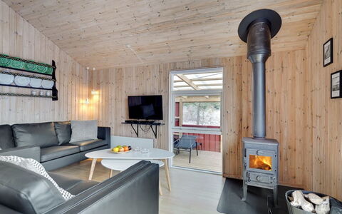 Halla - 200M to the Fjord: Meubilair, Interieur Ontwerp, Flooring, Hout, Verdieping, Plafond, Houten Vloer, Stoel, Tafel, Verlichting