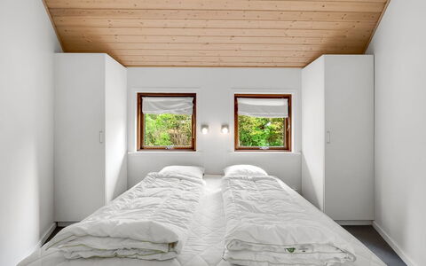 Reiner - 300M to the Fjord: Muur, Hout, Interieur Ontwerp, Plafond, Slaapkamer, Flooring, Verdieping, Bed, Kamer, Bedding