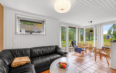 Naumka - 200M to the Fjord: Hout, Huis, Plafond, Interieur Ontwerp, Verdieping, Deur, Verblijf, Veranda, Hardwood, Beits