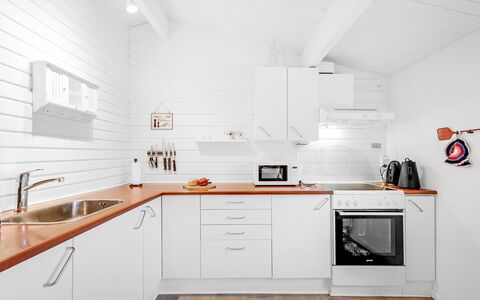 Staffan - 200M to the Fjord: Meubilair, Interieur Ontwerp, Flooring, Hout, Verdieping, Plafond, Houten Vloer, Stoel, Tafel, Verlichting