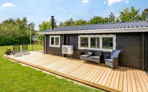 Staffan - 200M to the Fjord: Meubilair, Interieur Ontwerp, Flooring, Hout, Verdieping, Plafond, Houten Vloer, Stoel, Tafel, Verlichting