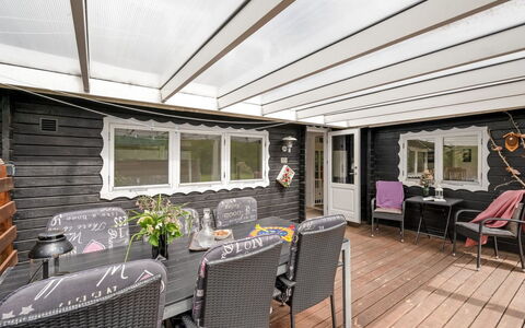 Staffan - 200M to the Fjord: Meubilair, Interieur Ontwerp, Flooring, Hout, Verdieping, Plafond, Houten Vloer, Stoel, Tafel, Verlichting