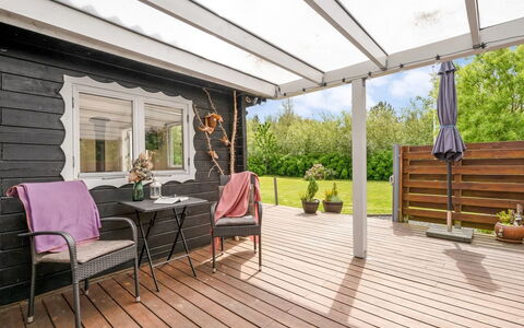 Staffan - 200M to the Fjord: Meubilair, Interieur Ontwerp, Flooring, Hout, Verdieping, Plafond, Houten Vloer, Stoel, Tafel, Verlichting