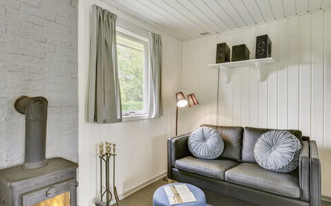 Elizabeth - 400M to the Fjord: Flooring, Interieur Ontwerp, Hout, Verdieping, Plafond, Meubilair, Kamer, Verlichting, Woonkamer, Huis