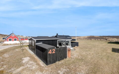 Jorie - 100M from the Sea: Gras, Huis, Dak, Huis, Verblijf, Struik, Land Lot, Landelijk Gebied, Boerderij, Groundcover