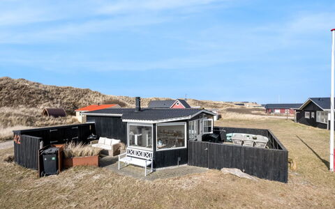 Jorie - 100M from the Sea: Gras, Huis, Dak, Huis, Verblijf, Struik, Land Lot, Landelijk Gebied, Boerderij, Groundcover