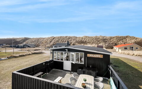 Jorie - 100M from the Sea: Gras, Huis, Dak, Huis, Verblijf, Struik, Land Lot, Landelijk Gebied, Boerderij, Groundcover