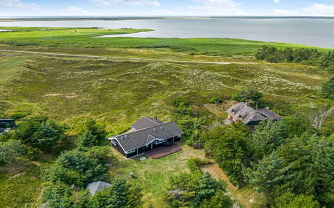 Leona - 250M to the Fjord: Woongebied, Dak, Voorstad, Oprit, Landgoed, Schoorsteen