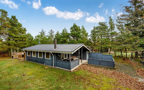 Toimi - 500M to the Fjord: Meubilair, Interieur Ontwerp, Flooring, Hout, Verdieping, Plafond, Houten Vloer, Stoel, Tafel, Verlichting