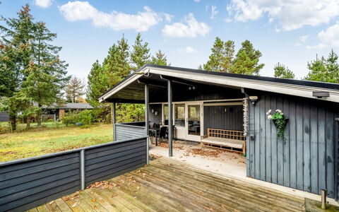 Toimi - 500M to the Fjord: Meubilair, Interieur Ontwerp, Flooring, Hout, Verdieping, Plafond, Houten Vloer, Stoel, Tafel, Verlichting