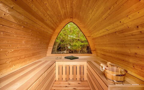 Toimi - 500M to the Fjord: Meubilair, Interieur Ontwerp, Flooring, Hout, Verdieping, Plafond, Houten Vloer, Stoel, Tafel, Verlichting