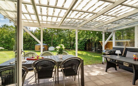 Ulrike - 600M to the Fjord: Meubilair, Interieur Ontwerp, Flooring, Hout, Verdieping, Plafond, Houten Vloer, Stoel, Tafel, Verlichting