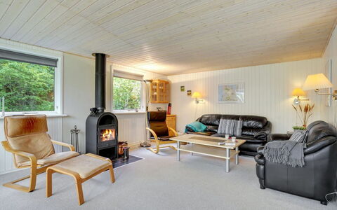 Ulrike - 600M to the Fjord: Meubilair, Interieur Ontwerp, Flooring, Hout, Verdieping, Plafond, Houten Vloer, Stoel, Tafel, Verlichting
