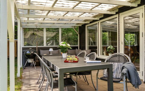 Ulrike - 600M to the Fjord: Meubilair, Interieur Ontwerp, Flooring, Hout, Verdieping, Plafond, Houten Vloer, Stoel, Tafel, Verlichting