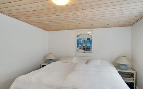 Fransiska - from the Sea: Muur, Slaapkamer, Bed, Interieur Ontwerp, Plafond, Hout, Verdieping, Flooring, Laken, Meubilair