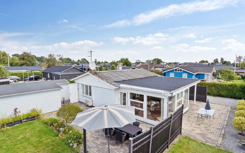 Mena - 200M from the Sea: Dak, Huis, Huis, Verblijf, Siding, Landgoed, Oprit, Garden Gebouwen, Werf, Schuur