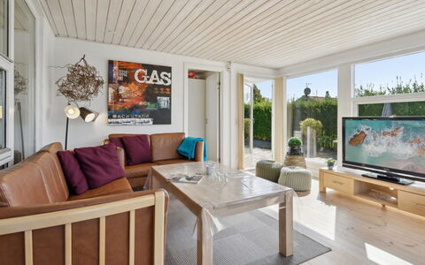 Mena - 200M from the Sea: Dak, Huis, Huis, Verblijf, Siding, Landgoed, Oprit, Garden Gebouwen, Werf, Schuur