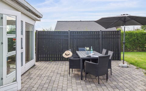 Mena - 200M from the Sea: Dak, Huis, Huis, Verblijf, Siding, Landgoed, Oprit, Garden Gebouwen, Werf, Schuur