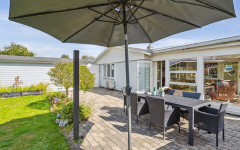 Mena - 200M from the Sea: Dak, Huis, Huis, Verblijf, Siding, Landgoed, Oprit, Garden Gebouwen, Werf, Schuur
