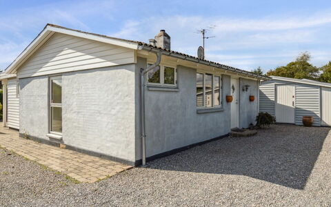 Mena - 200M from the Sea: Dak, Huis, Huis, Verblijf, Siding, Landgoed, Oprit, Garden Gebouwen, Werf, Schuur