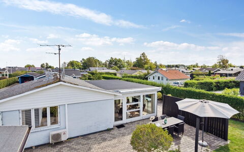 Mena - 200M from the Sea: Dak, Huis, Huis, Verblijf, Siding, Landgoed, Oprit, Garden Gebouwen, Werf, Schuur