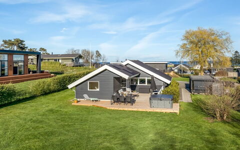 Joannes - 200M from the Sea: Meubilair, Interieur Ontwerp, Flooring, Hout, Verdieping, Plafond, Houten Vloer, Stoel, Tafel, Verlichting