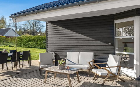 Joannes - 200M from the Sea: Meubilair, Interieur Ontwerp, Flooring, Hout, Verdieping, Plafond, Houten Vloer, Stoel, Tafel, Verlichting