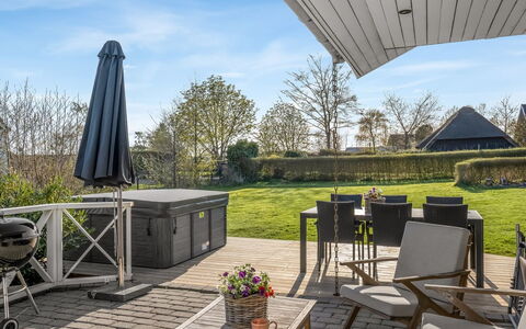 Joannes - 200M from the Sea: Meubilair, Interieur Ontwerp, Flooring, Hout, Verdieping, Plafond, Houten Vloer, Stoel, Tafel, Verlichting