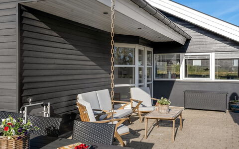 Joannes - 200M from the Sea: Meubilair, Interieur Ontwerp, Flooring, Hout, Verdieping, Plafond, Houten Vloer, Stoel, Tafel, Verlichting
