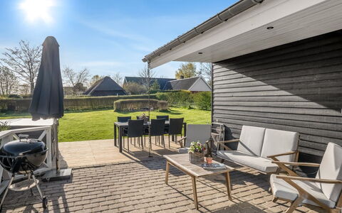 Joannes - 200M from the Sea: Meubilair, Interieur Ontwerp, Flooring, Hout, Verdieping, Plafond, Houten Vloer, Stoel, Tafel, Verlichting