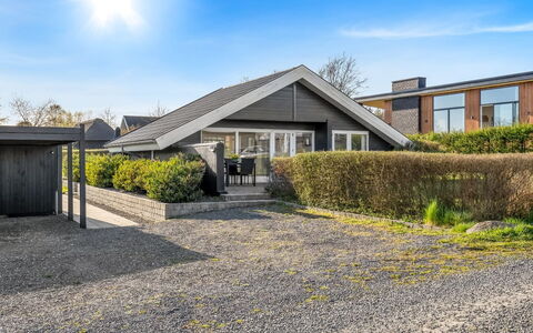 Joannes - 200M from the Sea: Meubilair, Interieur Ontwerp, Flooring, Hout, Verdieping, Plafond, Houten Vloer, Stoel, Tafel, Verlichting