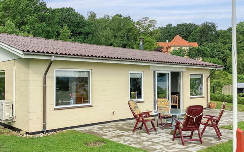 Launo - 150M to the Fjord: Dak, Huis, Huis, Verblijf, Siding, Landgoed, Oprit, Garden Gebouwen, Werf, Schuur