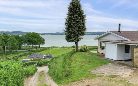 Launo - 150M to the Fjord: Dak, Huis, Huis, Verblijf, Siding, Landgoed, Oprit, Garden Gebouwen, Werf, Schuur