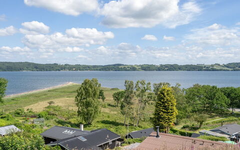 Launo - 150M to the Fjord: Dak, Huis, Huis, Verblijf, Siding, Landgoed, Oprit, Garden Gebouwen, Werf, Schuur