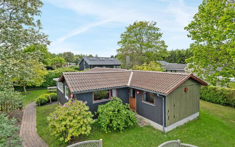 Agnita - 300M from the Sea: Meubilair, Interieur Ontwerp, Flooring, Hout, Verdieping, Plafond, Houten Vloer, Stoel, Tafel, Verlichting
