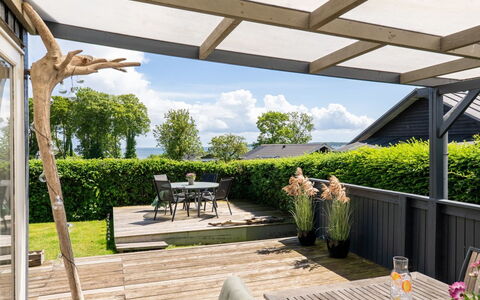 Giselle - 150M from the Sea: Meubilair, Interieur Ontwerp, Flooring, Hout, Verdieping, Plafond, Houten Vloer, Stoel, Tafel, Verlichting