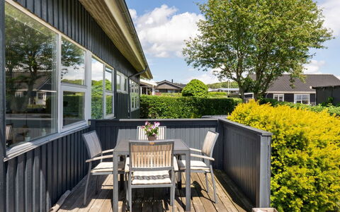 Giselle - 150M from the Sea: Meubilair, Interieur Ontwerp, Flooring, Hout, Verdieping, Plafond, Houten Vloer, Stoel, Tafel, Verlichting