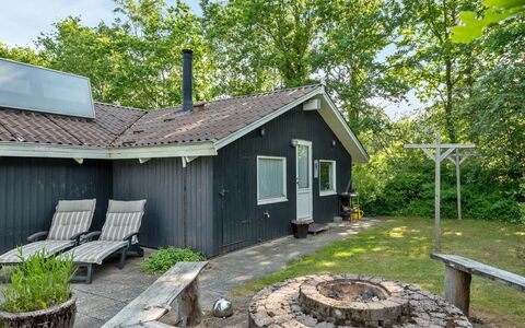 Yngve - 56.5Km from the Sea: Dak, Huis, Huis, Verblijf, Siding, Landgoed, Oprit, Garden Gebouwen, Werf, Schuur