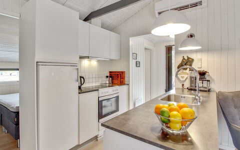 Hariette: Keuken, Interieur Ontwerp, Plafond, Hout, Flooring, Major Appliance, Verdieping, Meubilair, Countertop, Kamer