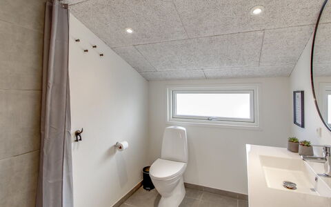 Hariette: Muur, Flooring, Loodgieterswerkinrichting, Plafond, Verdieping, Interieur Ontwerp, Lichte Inrichting, Badkamer, Verlichting, Loodgieter
