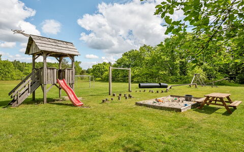 Hariette: Dia Van De Speelplaats, Land Lot, Tuin, Speeltoestel, Gazon, Chute, Backyard, Weide, Werf, Landscaping